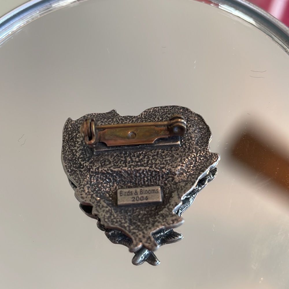 Birds & Blooms 2004 pewter color heart lapel pin brooch with‎ bird & nest - Picture 3 of 4